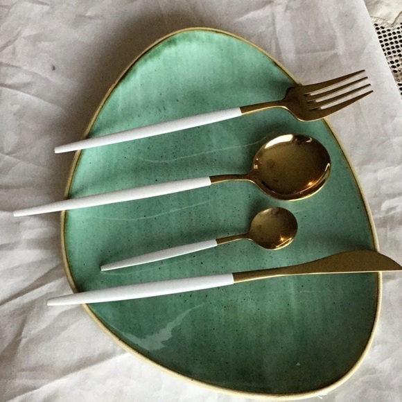 UNTURCKY ROUND GOLD & WHITE 40 PC STAINLESS STEEL FRENCH MADE TABLE FOR 8 - Picture 5 of 8